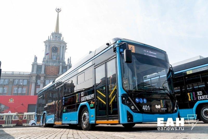 Троллейбусное движение было сегодня утром парализовано в центре Екатеринбурга  Штанги троллейбуса №37 порвали провода на улице Малышева. А поскольку не на всех маршрутах бегают троллейбусы с автономным ходом, получился затор.   По данным очевидцев, ремонтники уже заканчивают работу. Движение троллейбусов по Малышева - Карла Либкнехта возобновится в ближайшее время. К слову, на маршруте № 37 преимущественно новые машины  как на фото .