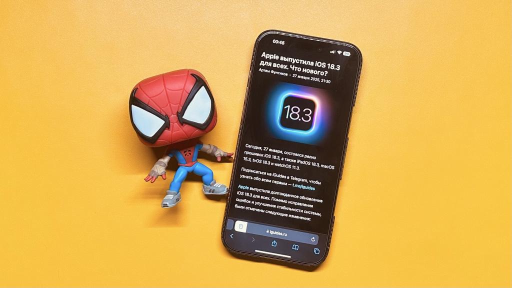 iPhone 16 — самый продаваемый смартфон в мире. Пользователи Android в меньшинстве? Согласно отчету аналитической фирмы Counterpoint Research, базовый iPhone 16 возглавил глобальные продажи смартфонов в первом квартале 2025 года — впервые с 2022 года. Базовый iPhone 16 особенно хорошо показал себя в Японии, на Ближнем Востоке и в Африке. Сильные результаты объясняются улучшением экономической ситуации и новыми субсидиями от операторов в Японии, что дало Apple преимущество. Следом за ним в рейтинге расположились iPhone 16 Pro Max и 16 Pro. Новый iPhone 16e дебютировал в глобальной десятке, заняв шестое место всего через месяц после выхода. Он показал значительный рост по сравнению с линейкой SE благодаря улучшенному дизайну и функциональности. Samsung заняла четыре позиции в топ-10. Galaxy S25 Ultra оказался на седьмом месте, Galaxy A55 — на девятом, Galaxy A16 5G занял пятое место, а Galaxy A06 ворвался в десятку благодаря массовому спросу на устройства дешевле $100. Единственным другим брендом в рейтинге стала Xiaomi: Redmi 14C 4G вырос на 43% благодаря сильным продажам в Африке, Латинской Америке и на Ближнем Востоке.