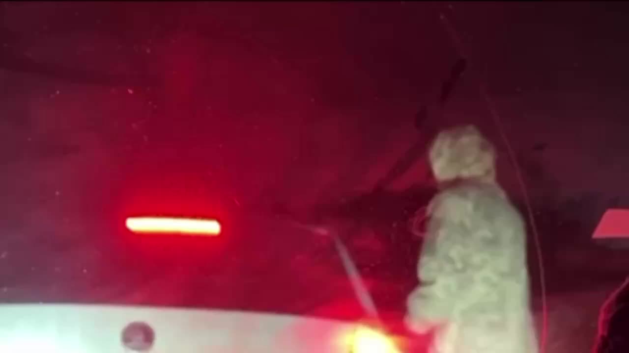 Мужчина из Одессы использует огнетушитель для защиты от военкомов