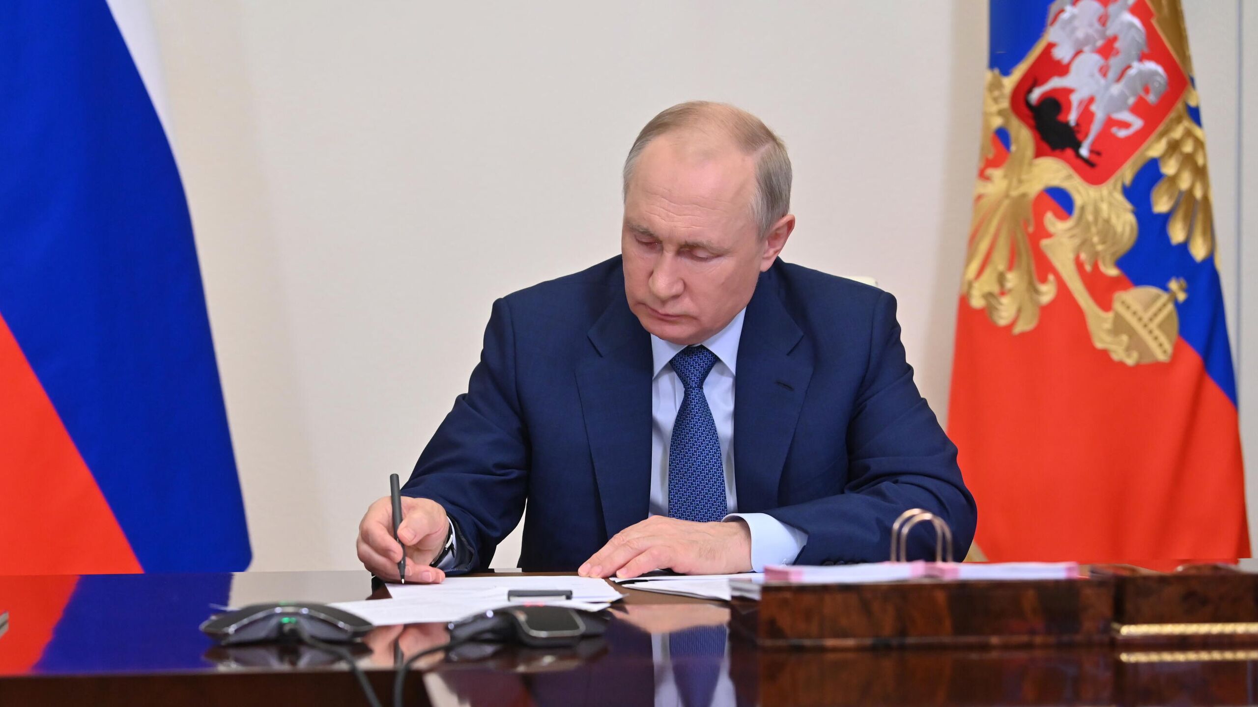 Президент России Владимир Путин подписал закон, уточняющий срок включения сведений о банкротстве в Единый федеральный реестр сведений о банкротстве ЕФРСБ . Документ размещен на сайте официального опубликования правовых актов.