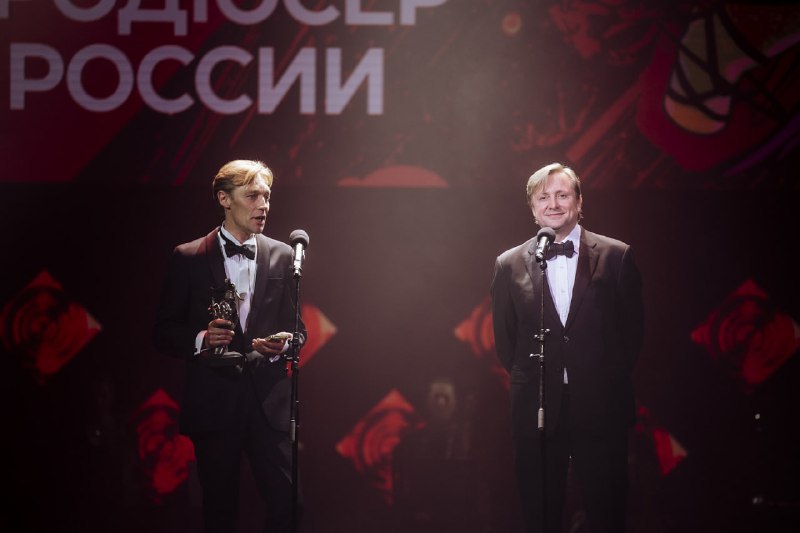 Третий фестиваль молодого кино Новое движение пройдет в Великом Новгороде с 28 мая по 1 июня Третий фестиваль Новое движение объявляет даты проведения и открывает прием заявок на участие в Основном конкурсе Смотр пройдет с 28 мая по 1 июня 2026 года в Великом Новгороде Подать заявку смогут те кинематографисты у кого это первый второй или третий художественный полнометражный фильм На участие в основном конкурсе могут претендовать полнометражные художественные фильмы производство которых было завершено после 1 мая 2025 года Их хронометраж должен быть более 54 минут Заявки на участие принимаются до 11 апреля 2026 года