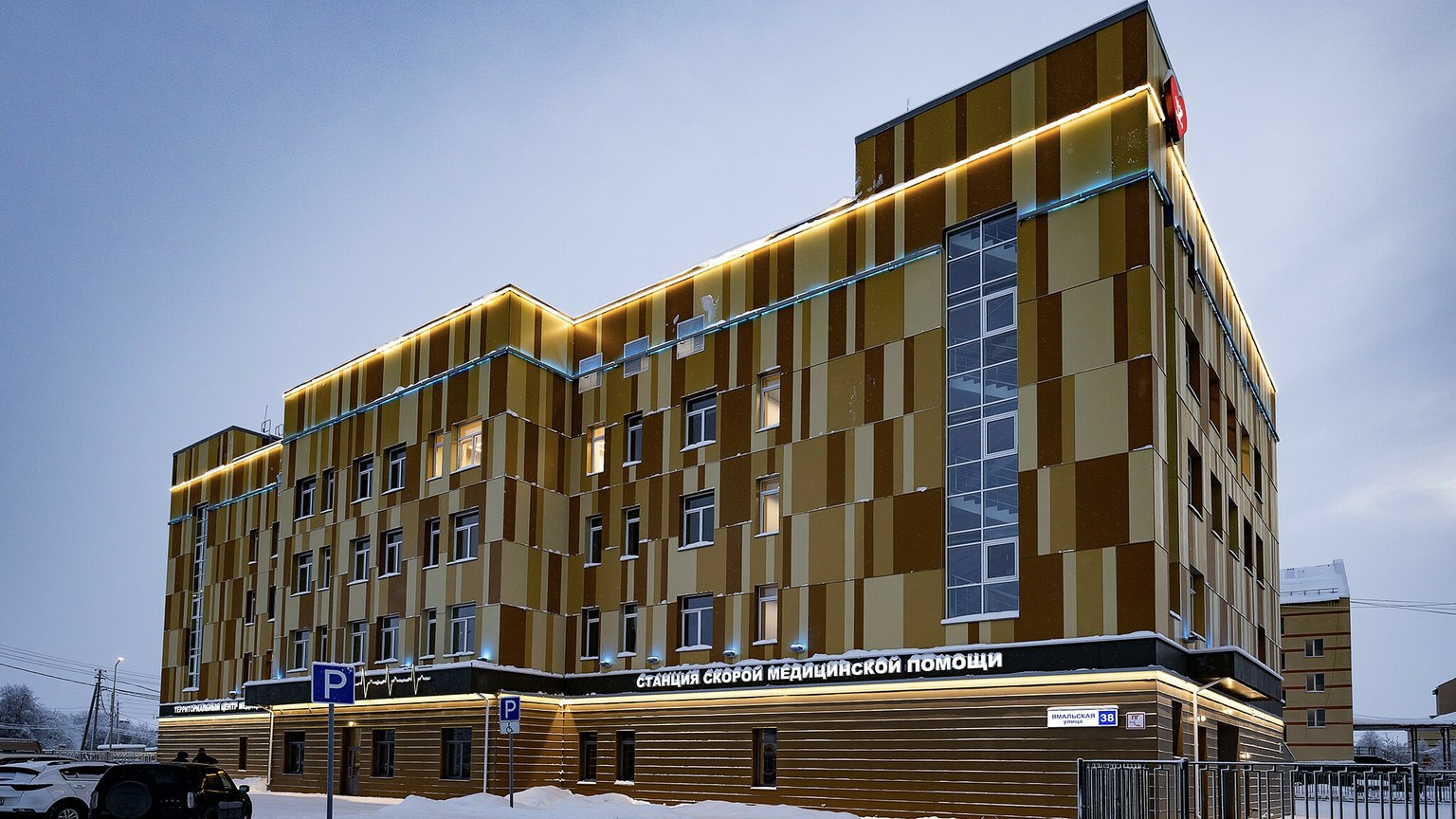 Новая станция скорой помощи с центром медицины катастроф и службы санавиации запущена в Салехарде. Новое здание оборудовано современными рабочими местами, комнатами отдыха для дежурных смен, просторными диспетчерскими, кабинетом телемедицины и учебным классом