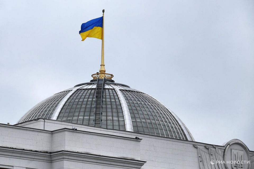В базу "Миротворца" внесли двух российских подростков МОСКВА, 5 авг — РИА Новости. Скандально известный украинский сайт "Миротворец" опубликовал персональные данные сразу двух несовершеннолетних россиян: 16-летнего Никиты Н. и 17-летнего Александра Ц., выяснило РИА Новости. Оба подростка учатся в российских учебных заведениях, их личные данные, включая место жительства и профили в соцсетях, опубликованы без их согласия. Это не первый случай, когда "Миротворец" публикует данные несовершеннолетних. В 2021 году в базу внесли данные юной журналистки из Луганска Фаины Савенковой. Тогда ей было всего 12 лет. Девочка выступила с видеообращением к Совбезу ООН, в котором призвала защитить детей Донбасса. Сайт "Миротворец" известен скандальными публикациями, в которых обнароду... Подробнее>>>