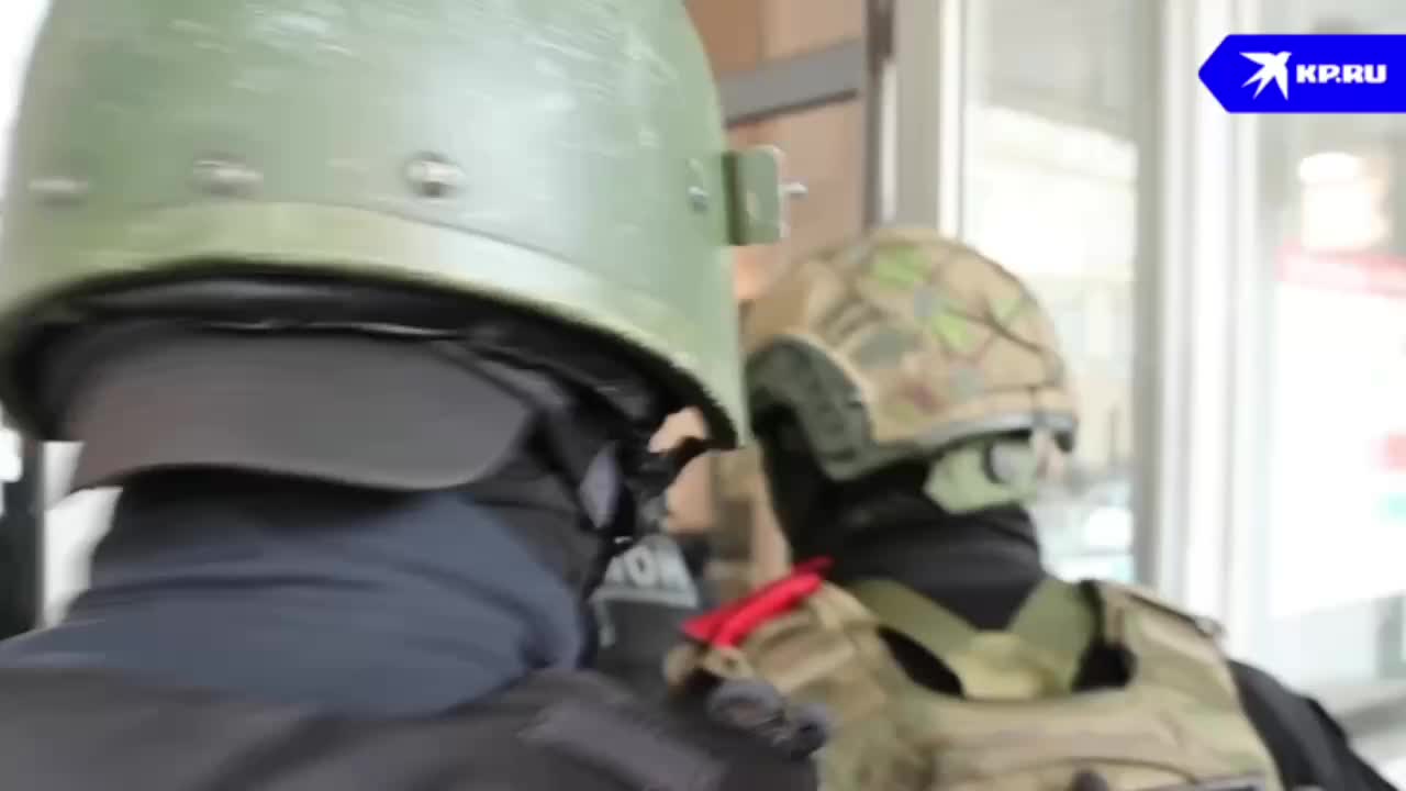 Проверка бойцовских клубов в Петербурге: полиция выявила нелегальных мигрантов и вручила повестки россиянам