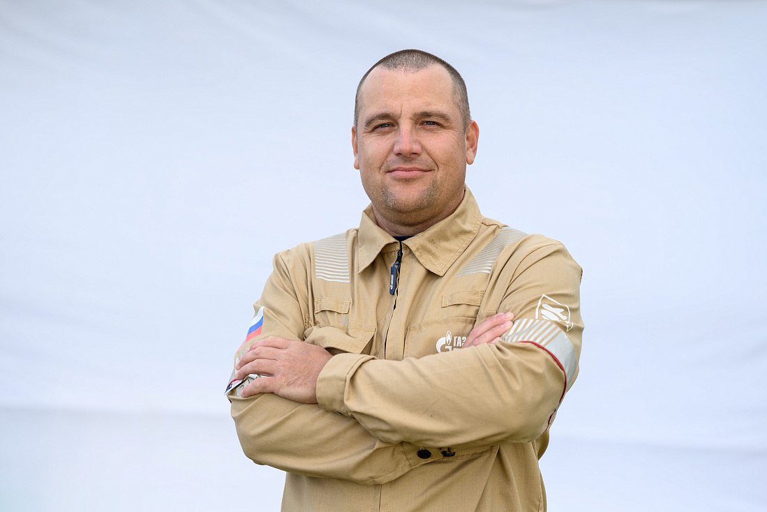 Курянин стал лучшим в стране водителем аэродромного топливозаправщика Житель Курской области Иван Звягинцев одержал победу во всероссийском конкурсе профмастерства в номинации Лучший водитель аэродромного топливозаправщика Соревнования прошли в Москве Испытания максимально приближали к условиям работы на аэродроме участники выполняли техническое обслуживание оборудования топливозаправщика демонстрировали навыки вождения и проводили имитацию заправки воздушного судна Жюри также проверяло знание правил безопасности и задавало дополнительные профессиональные вопросы Иван Звягинцев успешно справился со всеми заданиями показав высокий уровень подготовки Курская Telega Прислать новость