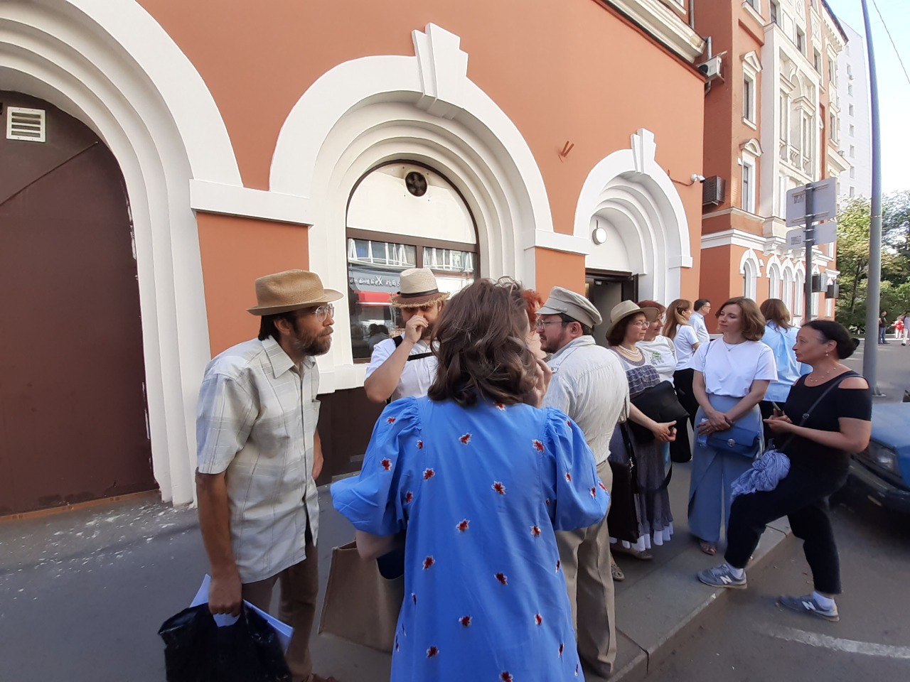11 июля состоялось предварительное судебное заседание по коллективному иску участников Архнадзора и присоединившихся граждан о признании недействующей нормы закона Москвы "Об объектах культурного наследия". Напомним: новая статья закона фактически оставляет Москву без 1600 выявленных памятников. В отсутствие позиции ответчиков - мэра города и Мосгордумы - суд назначил следующее заседание на 17 июля. Спасибо всем участникам искового заявления! К нему по-прежнему можно присоединиться.