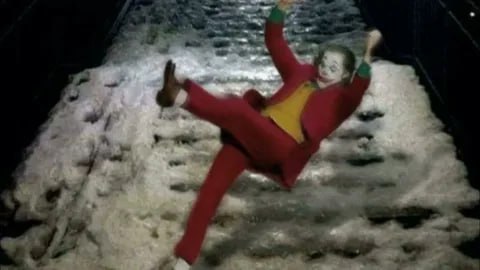 65 барнаульцев обратились за помощью в травмпункт БСМП 2 в первый день заморозков Врачи травмпункта отмечают что практически все травмы результат падения от болезненных ушибов до серьезных переломов Самыми уязвимыми оказались пожилые люди А вы уже успели поскользнуться за первые дни заморозков Оставайтесь на связи даже если интернет пропадёт НГС22 в MAX