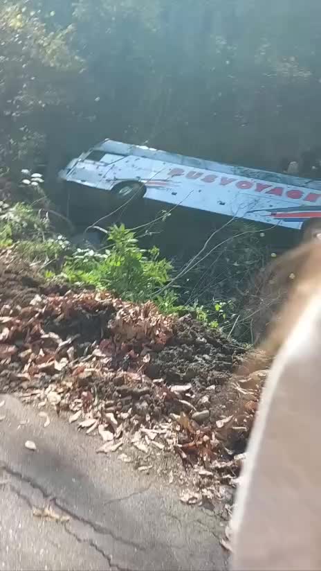 Авария автобуса с студентами у монастыря Агарцин в Армении: 18 пострадавших