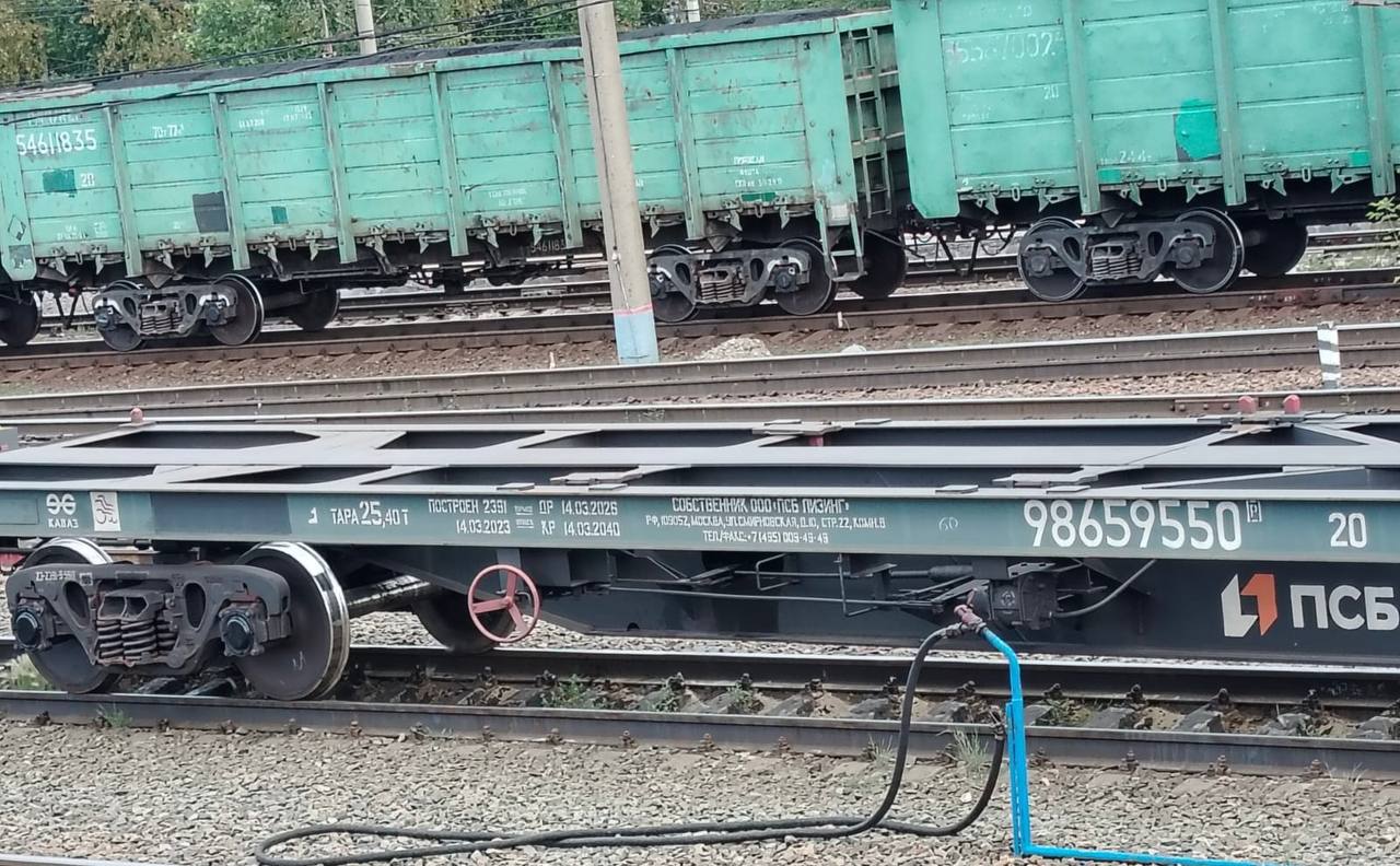 В Новосибирской области транспортная прокуратура проверяет обстоятельства схода вагона на станции Инская По предварительным данным сегодня около 11 часов местного времени в Первомайском районе города Новосибирска на сортировочной станции Инская Западно Сибирской железной дороги при проведении маневровых работ допущен сход с пути порожнего вагона Задержек в движении подвижного состава по станции не последовало организованы восстановительные работы Причины события устанавливаются Новосибирской транспортной прокуратурой проводятся надзорные мероприятия на предмет исполнения требований законодательства о безопасности движения и эксплуатации железнодорожного транспорта При наличии оснований будут приняты меры прокурорского реагирования НОВОСИБИРСКАЯОБЛАСТЬ ПРОИСШЕСТВИЕ
