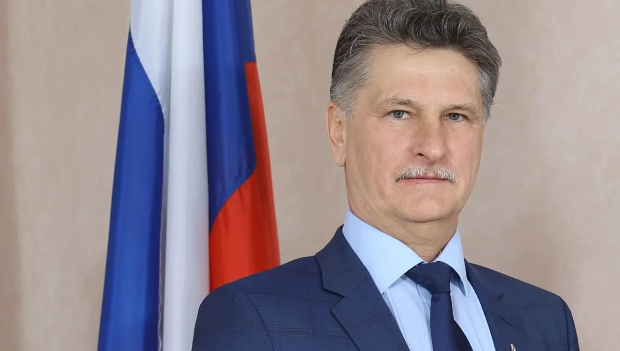 Сергей Лозовский уходит на пенсию Где кандидаты на должность чиновника 16 апреля 2026 года стало известно что с 1 мая глава Октябрьского района Томска Сергей Лозовский уходит в отставку Восемь лет он провёл в этой должности и решил уйти на заслуженный отдых Кандидатов на должность пока нет а времени остаётся всё меньше Подробнее на Бабре томск vtomsk24