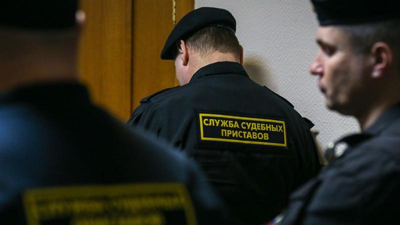 В Госдуме заявили, что взыскивать долги по ЖКХ с россиян станет проще Взыскание долгов за жилищно-коммунальные услуги с части россиян упростится в случае принятия законопроекта, который позволит заменить судебный приказ исполнительной надписью нотариуса. Об этом 20 мая сообщил первый зампред Комитета Госдумы по строительству и ЖКХ Владимир Кошелев, пишет pnp.ru.