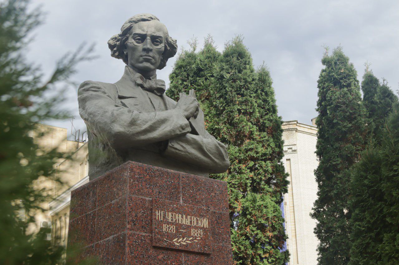 Студенты СГУ могут поделиться историями о своих преподавателях 19 ноября в России отмечают День преподавателя высшей школы В преддверии праздника Саратовский университет присоединяется к акции Минобрнауки Вклад наставника Мы приглашаем всех студентов сотрудников и выпускников рассказать о своих вузовских преподавателях и вспоминать яркие истории связанные с ними Как участвовать опубликуйте в соцсетях историю о преподавателе который сыграл важную роль в вашей жизни добавьте фото или короткое видео по желанию отмечайте аккаунты СГУ и ставьте хештег ВкладНаставника и saruniversity чтобы все увидели вашу историю Вы также можете написать нам на почту media sgu ru указав в теме письма название проекта Вклад наставника Мы поделимся вашей историей в наших соцсетях МинобрнаукиРоссии