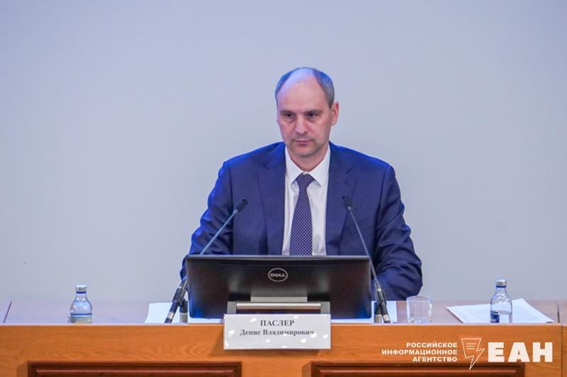 Денис Паслер отменил Кубок КВН учрежденный Евгением Куйвашевым Соответствующий документ опубликован на официальном портале правовой информации Региональные игры были учреждены экс губернатором в 2017 году Последнее распоряжение о проведении Кубка подписал первый замгубернатора Алексей Шмыков 14 марта 2025 года В этом году запланирована игра встреча выпускников КВН Решения об отмене встречи пока нет EanNews