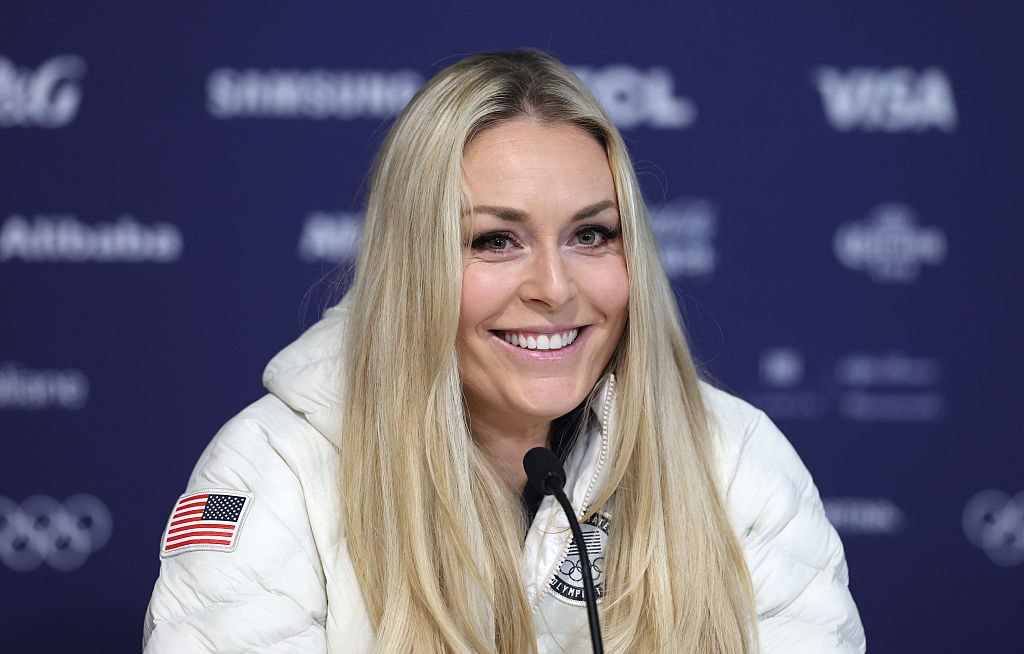 Линдси Вонн выступит на Олимпиаде несмотря на порванные кресты Олимпийская чемпионка Ванкувера американская горнолыжница Линдси Вонн выступит на Играх 2026 в Италии несмотря на серьезную травму левого колена Об этом 41 летняя спортсменка объявила на пресс конференции Вонн 30 января получила травму в результате падения во время скоростного спуска на этапе Кубка мира в Кран Монтане Швейцария С трассы ее увезли на вертолете Горнолыжнице диагностировали полный разрыв передней крестообразной связки левого колена По словам Вонн она уверена в своей способности выступить в первой гонке на Играх в воскресенье 8 февраля с помощью наколенника Мы прошли интенсивную терапию консультировались с врачами занимались в спортзале а сегодня я каталась на лыжах Учитывая состояние моего колена оно кажется стабильным и крепким цитирует Вонн Daily Mail Getty Images Подписаться на РБК Спорт