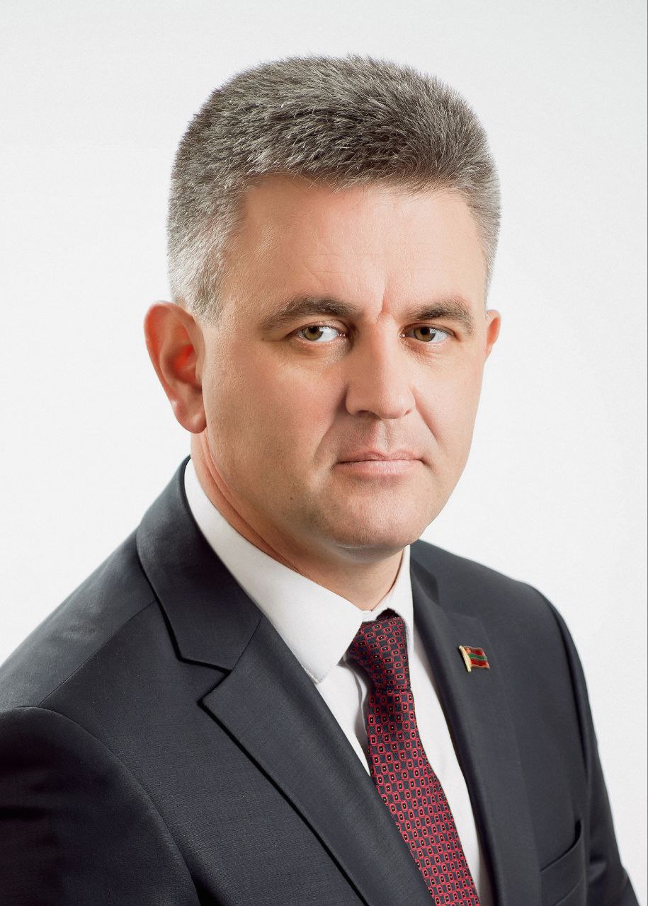 Вадим Красносельский поздравил предпринимателей Приднестровья с профессиональным праздником «Обладая способностью оперативно реагировать на динамично меняющиеся реалии, предприниматели умеют находить взвешенные и рациональные решения, преодолевать возникающие проблемы, тесно сотрудничают с государством и институтами гражданского общества».