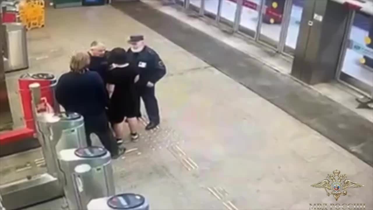 Вооружённая стычка подростков на станции Матвеевская в Москве: охранник госпитализирован