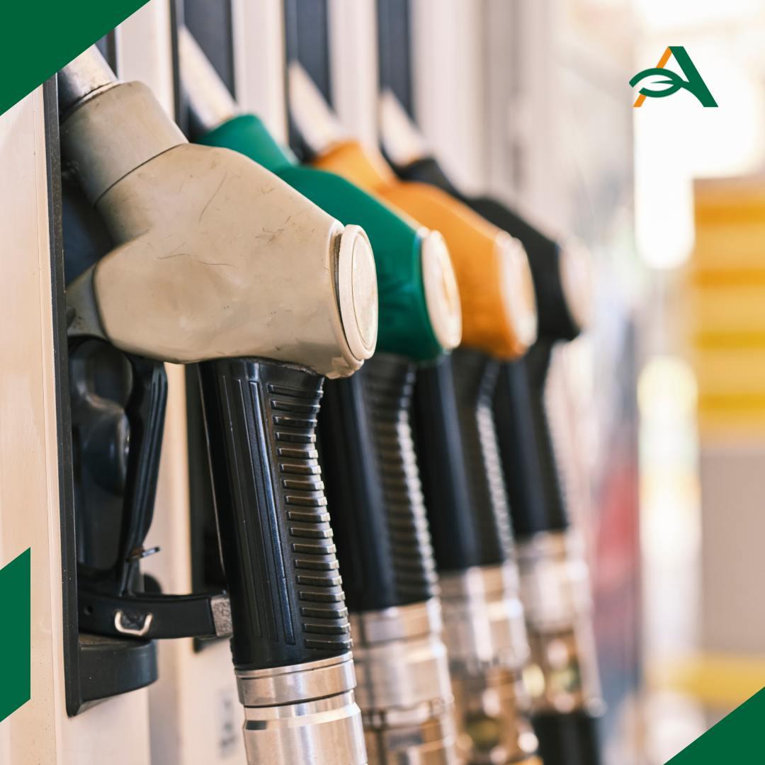 Участники рынка ждут снятия ограничений на экспорт дизтоплива с 1 января 2026 года Первые поставщики направили заявки на отгрузки в январе сообщило издание Коммерсантъ со ссылкой на обзор Центра ценовых индексов ЦЦИ  Экспорт дизтоплива может возобновиться из за стабилизации цен на российском топливном рынке Согласно биржевым данным внутренние цены на летнее дизтопливо снижаются шестую неделю подряд а на зимнее четвертую  Ранее правительство РФ для стабилизации цен на российском топливном рынке запретило экспорт дизтоплива до конца года ограничение не касается нефтеперерабатывающих заводов На этот же срок был продлен запрет на поставки бензина за рубеж для всех участников рынка включая производителей agroexpert Наши каналы