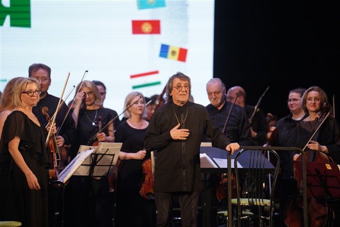 В Новокуйбышевске открылась XV детская музыкальная академия Юрия Башмета  В понедельник, 2 июня, в театрально-концертном комплексе "Дворец культуры" Новокуйбышевска открылась XV сессия детской музыкальной академии стран СНГ под патронатом Героя Труда РФ, народного артиста СССР Юрия Башмета с участием государственного симфонического оркестра "Новая Россия".     Фото: министерство культуры Самарской области