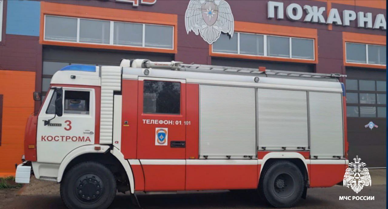 #ПожарыЗаСутки        За прошедшие сутки в области произошло 2 пожара. Погибших и пострадавших нет.   28 июля в 07:20 поступило сообщение о возгорании мусора на площади 10 кв.м. вблизи с. Луптюг Октябрьского округа.  Обстоятельства и причина устанавливаются.   28 июля в 17:18 поступило сообщение о возгорании мусора в неэксплуатируемом строении на площади 1 кв.м. на улице Малышковской в Костроме.  Обстоятельства и причина устанавливаются.   МЧС России предупреждает! В области действует особый противопожарный режим.   На территории муниципалитетов запрещено разведение костров, сжигание мусора, травы, листвы и иных отходов, использование мангалов и иных приспособлений для тепловой обработки пищи с помощью открытого огня.   Лица, виновные в нарушении правил пожарной безопасности, в зависимости от характера нарушений и их последствий, несут дисциплинарную, административную или уголовную ответственность.   Единый номер спасателей и пожарных 01 или 101  с мобильного телефона       ‍