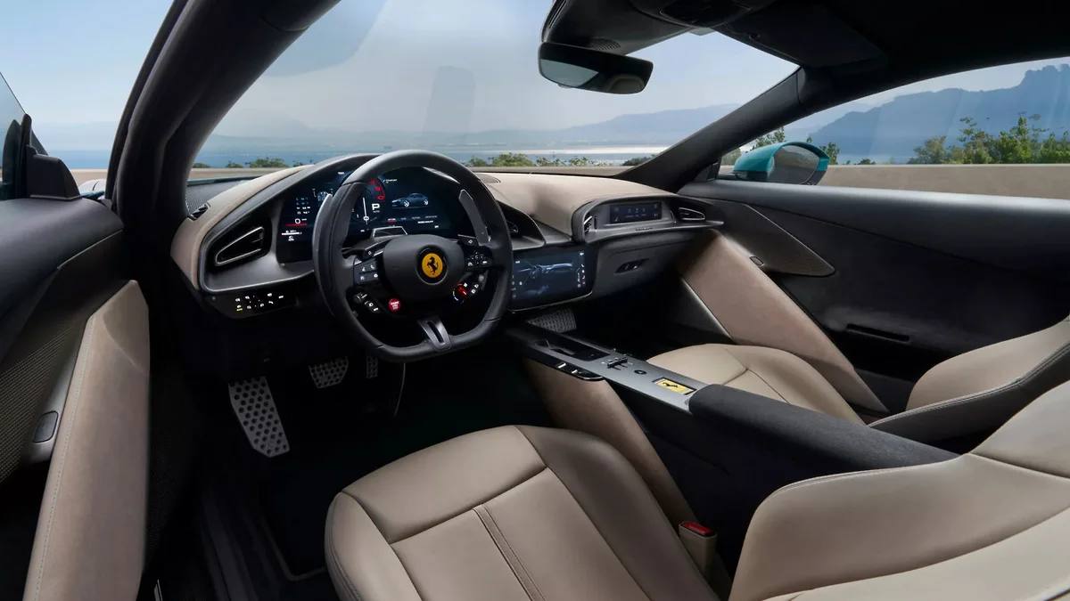 Ferrari представила свой самый доступный спорткар — встречайте Amalfi   Новая модель придёт на смену Ferrari Roma. Под капотом — 3,9-литровый V8 на 640 л.с., разгон до сотни за 3,3 секунды и максимальная скорость в 320 км/ч.  Для ценителей внутри — аудиосистема на 14 динамиков.  Стоимость — около 22 млн рублей.    media
