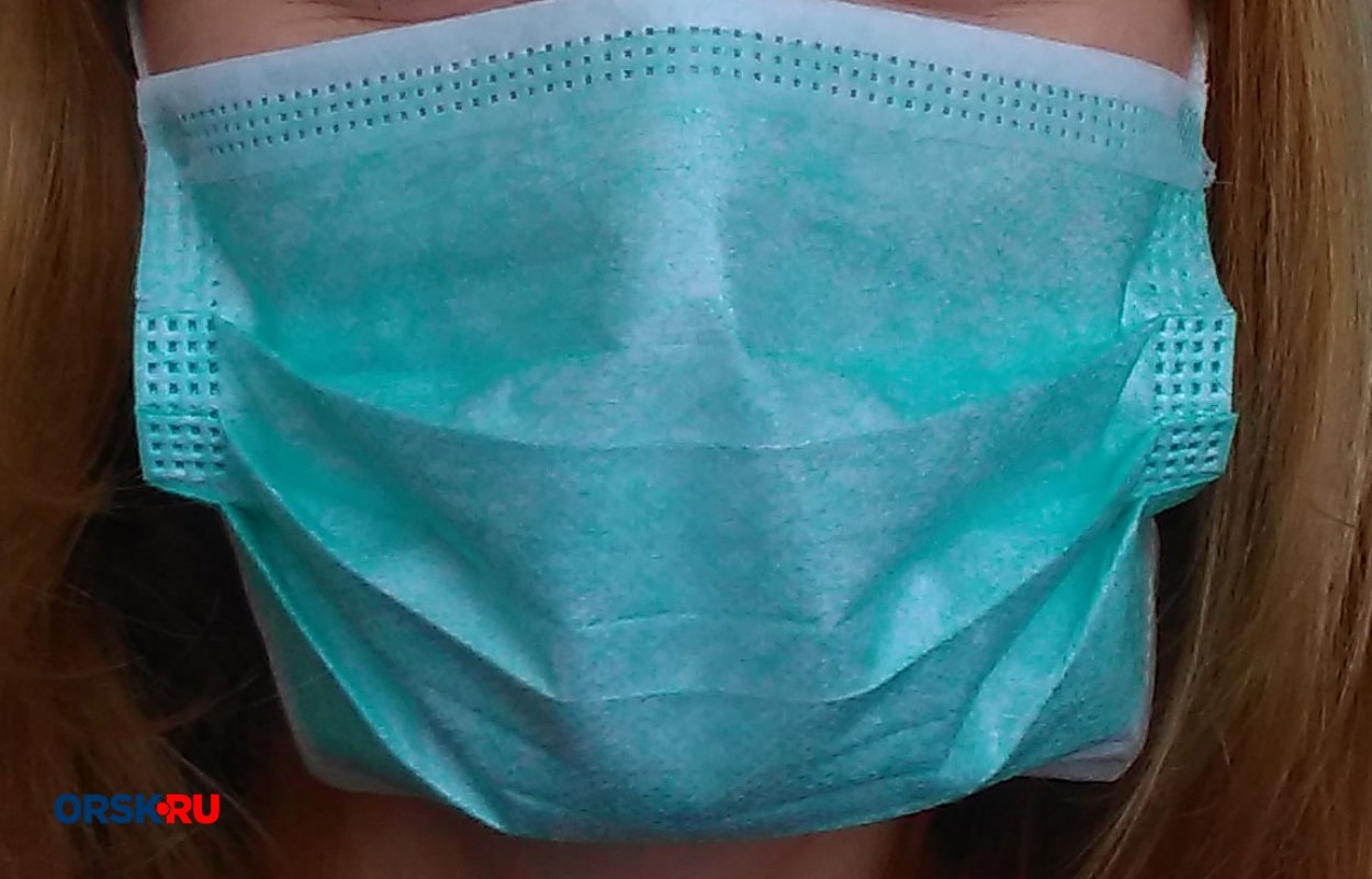 ORSK RU 18 В Орске выросло число простуд заболели почти тысяча человек за неделю С 10 по 16 ноября в больницы и поликлиники города с симптомами гриппа и ОРЗ обратились 983 человека Из них 175 взрослые а основная доля школьники Об этом сообщили в городской больнице Врачи просят горожан не игнорировать профилактику меньше бывать в людных местах чаще мыть руки носить маски в транспорте и при симптомах болезни не заниматься самолечением Особенно это касается родителей медики напоминают что осложнения у детей развиваются быстрее Отдельно в городской больнице подчеркнули что вакцинация остаётся самым эффективным способом защититься от гриппа Сейчас прививки делают всем желающим достаточно прийти в прививочный кабинет своей поликлиники с понедельника по пятницу с 8 00 до 15 00 подробнее на канале ORSK RU 18