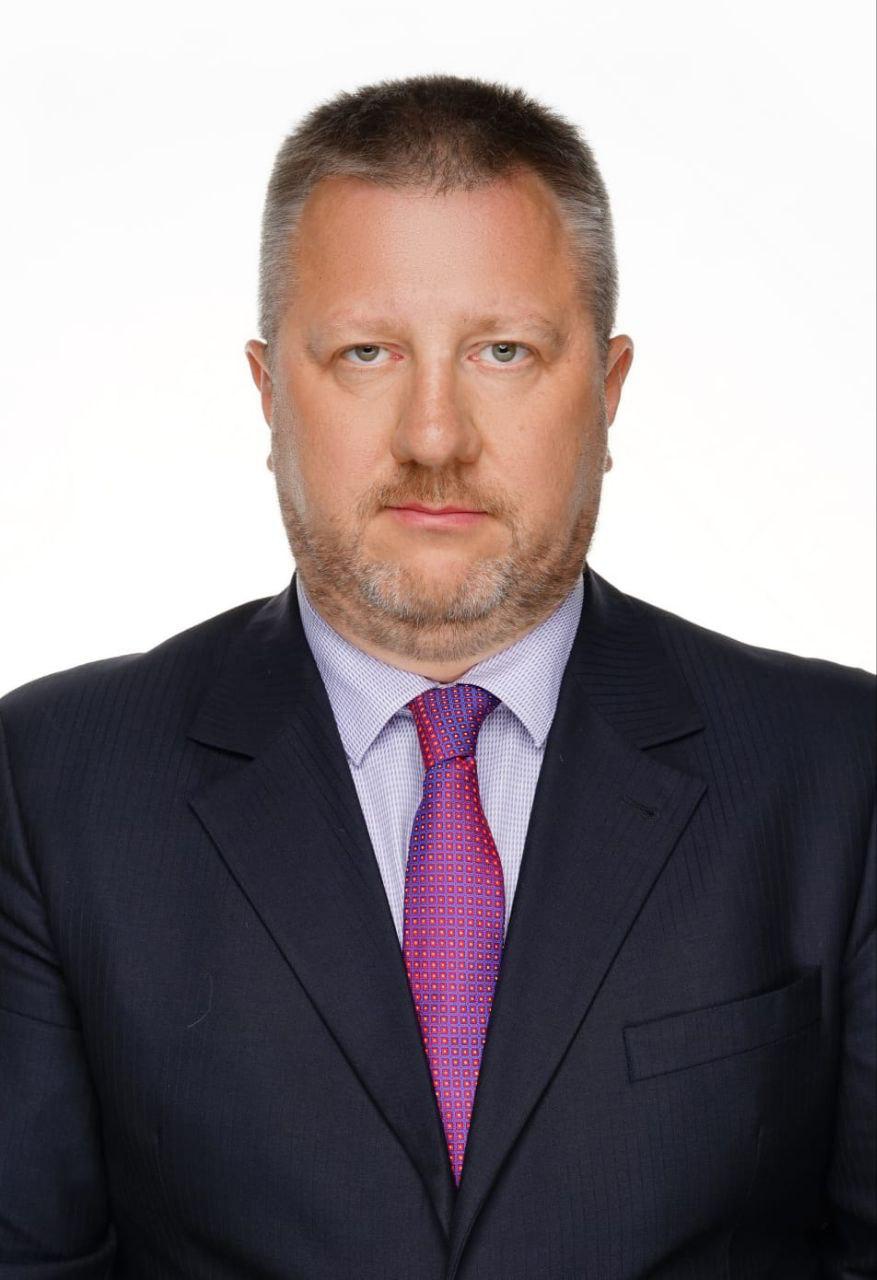 Назначен новый глава Режа, против которого взбунтовались депутаты. Евгений Чепчугов приступит к работе с 23 июля. Накануне в городе должны были выбрать мэра. Но часть депутатов, которых считают подконтрольными владельцу «Реж Хлеб», не пришли на заседание. В итоге кворума для принятия решения не хватило, и выборы перенесли на сентябрь. До этого Чепчугов будет исполнять обязанности главы. Ранее он занимал пост замначальника отдела аудита и технологического сопровождения АО «Уралмеханобр» Фото: департамент информполитики Свердловской области Новости из Екатеринбурга