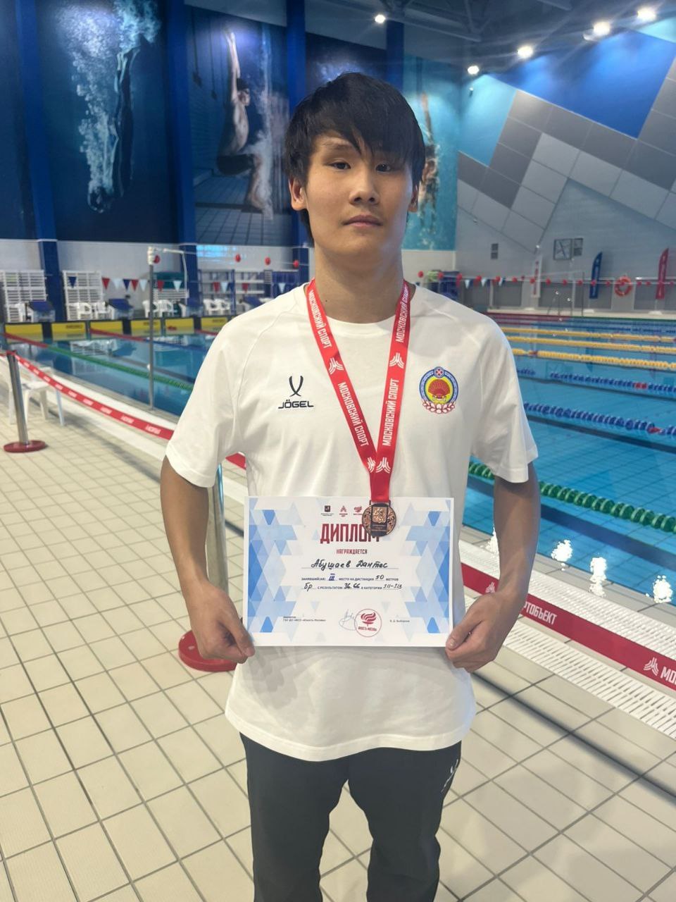 Интернет газета Степные вести Новости   Спортсмен из Калмыкии стал призером Кубка по плаванию Калмыцкий спортсмен завоевал награды на Кубке по плаванию Олеси Владыкиной Турнир проводят среди лиц с ограниченными возможностями здоровья Он проходил два дня в Москве в бассейне СК Акватория ЗИЛ Состязались более 300 участников из 35 регионов России Соревнования направлены на развитие и популяризацию спортивного плавания по Паралимпийской и Сурдлимпийской программам У вас есть новость которой вы хотите поделиться Расскажите нам Stepnyevesti bot Подписаться на stepnyevesti Калмыкия Калмыкия Элиста регион08 Степные вести c источник