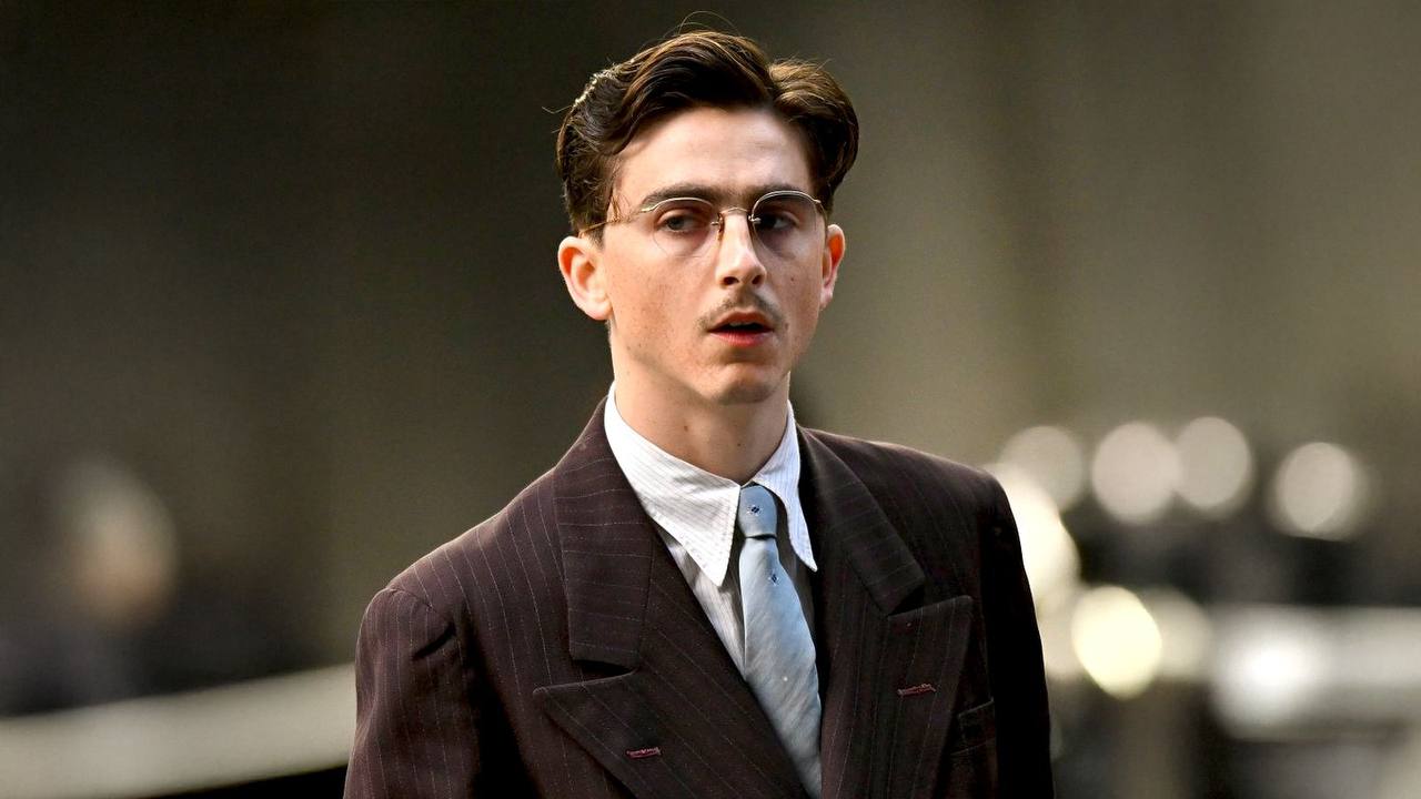 Спустя 5 лет Тимоти Шаламе возвращается в российские кинотеатры Фильм Марти Великолепный выйдет в прокат 15 января 2026 Поговаривают за эту роль Шаламе получит заветный Оскар Что ж проверим зимой Выпускают фильм в прокат amediatekatv совместно с atmoskino