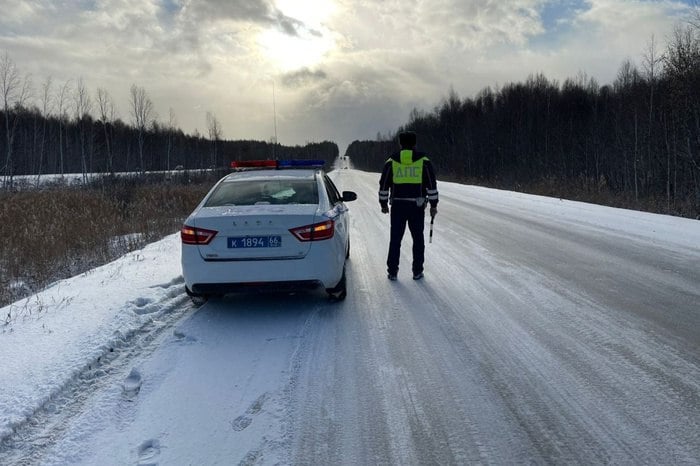 В Свердловской области из-за непогоды ввели ограничения на одной из главных трасс  10 ноября 2024 года с 10 часов 56 минут Госавтоинспекцией введены временные ограничения движения для пассажирского транспорта на трассе "Екатеринбург - Нижний Тагил - Серов" на участках с 42 км по 111 км и с 244 по 314 Невьянского района.