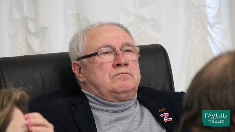 Двое новых саратовских депутатов регионального парламента определились чем займутся в облдуме Сегодня 23 сентября на заседании комитета по государственному строительству и местному самоуправлению Саратовской областной думы одобрили введение в состав комитета двух новых депутатов Сергея Овсянникова и Антонину Галяшкину Председатель комитета Сергей Гладков рассказал что от них поступили соответствующие заявления на включение в состав комитета Ранее Овсянников возглавлял Саратовскую городскую думу а Галяшкина руководила Озинским районом Саратовской области Они избрались в облдуму на последних довыборах Без какого либо обсуждения присутствующие проголосовали за новых членов комитета Заходите на наш сайт это очень помогает редакции   glush media news view id 4015