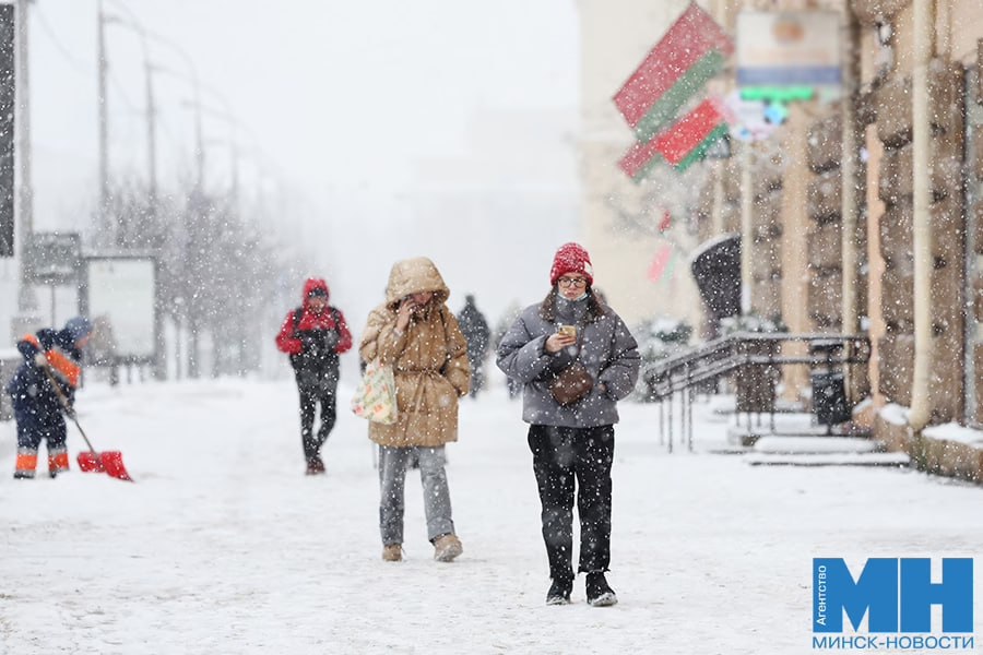 Беларусь накроет циклон Леони погода ухудшится с 26 января На большей территории республики пройдет ледяной и переохлажденный дождь в северной части снег и метели В понедельник по всей стране ожидается гололед В Минске снег днем перейдет в дождь дороги и тротуары покроются льдом Ветер юго восточный порывистый Минск Новости MINSKNEWS BY Telegram Viber FB VK Inst TikTok YouTube