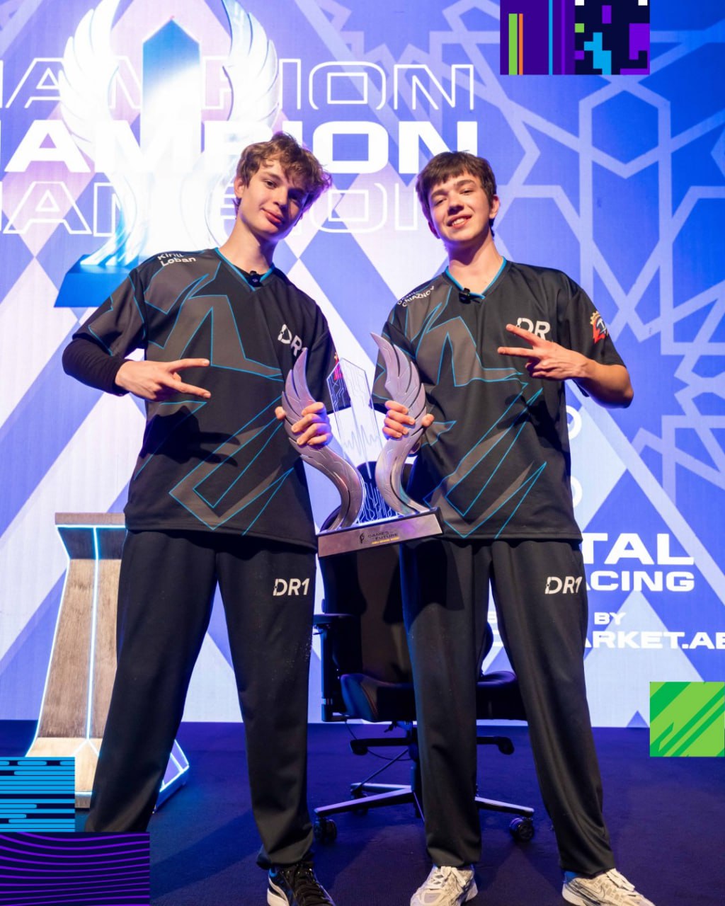 Российские пилоты победили в гонках дронов на Играх будущего Данил Грязнов и Кирилл Лобань из команды DR1 стали лучшими на фиджитал турнире в ОАЭ опередив в финале команды BDS Team Heart of America и Team Millenium В гонках дронов необходимо преодолеть 50 кругов по специальной трассе на время Подписывайтесь на РИА Новости Спорт в MAX