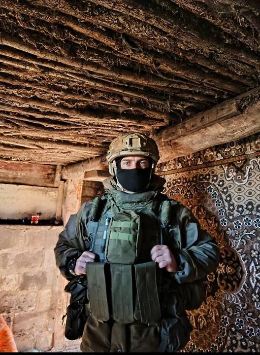 Осужденный за взятки бывший замначальника колонии погиб на СВО Экс-заместитель начальника исправительной колонии №37 Андрей Шварев, осужденный за взятки, погиб в зоне специальной военной операции СВО . Об этом сообщает «РБК Пермь» со ссылкой на данные, озвученные в ходе заседания суда по иску господина Шварева к ГУФСИН. По данным источников Ura.ru, его тело отправлено в Прикамье для захоронения. Бывший замначальника колонии дважды участвовал в боевых действиях на Украине — сначала в составе внутренних войск МВД ДНР, затем в Вооруженных силах РФ. 19 декабря 2024 года Чусовской суд признал господина Шварева виновным в двух эпизодах получения взятки и превышении полномочий.