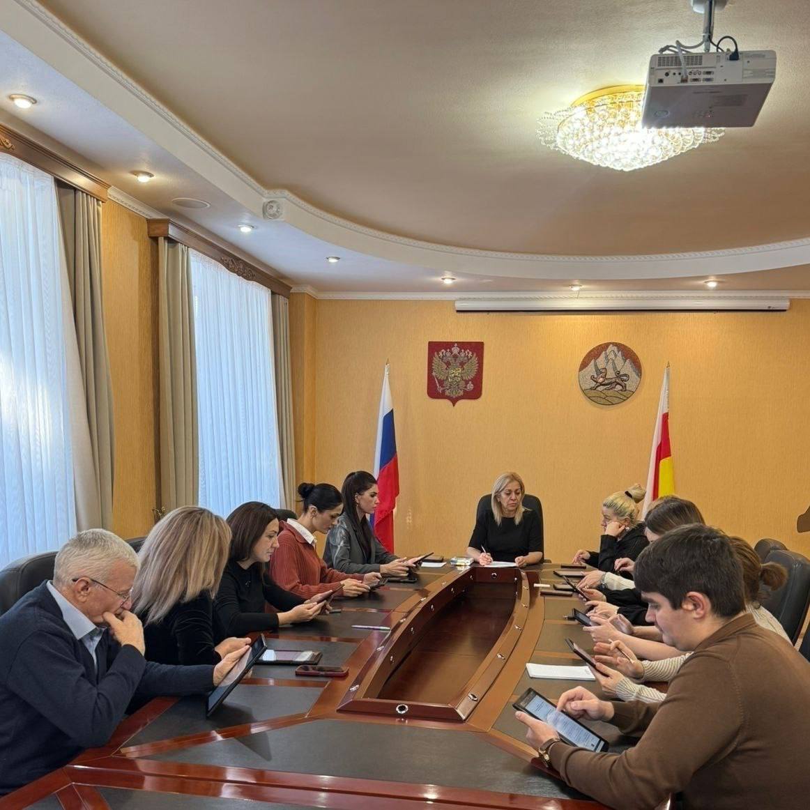 В Северной Осетии сформированы новые составы территориальных избирательных комиссий на предстоящий пятилетний срок Обновлённые комиссии приступают к работе во всех районах республики и во Владикавказе В их состав вошли 118 человек Из них 22 специалиста будут работать на постоянной основе остальные выполнять свои обязанности на общественных началах Территориальные избирательные комиссии основа избирательной системы гарант честности открытости и неукоснительного соблюдения законодательства на всех этапах избирательного процесса Убеждён что новый состав продолжит эту важную и ответственную работу на высоком профессиональном уровне Желаю всем членам комиссий успешной и плодотворной деятельности на благо нашей республики и её жителей Подписывайтесь на мой канал в МАХ