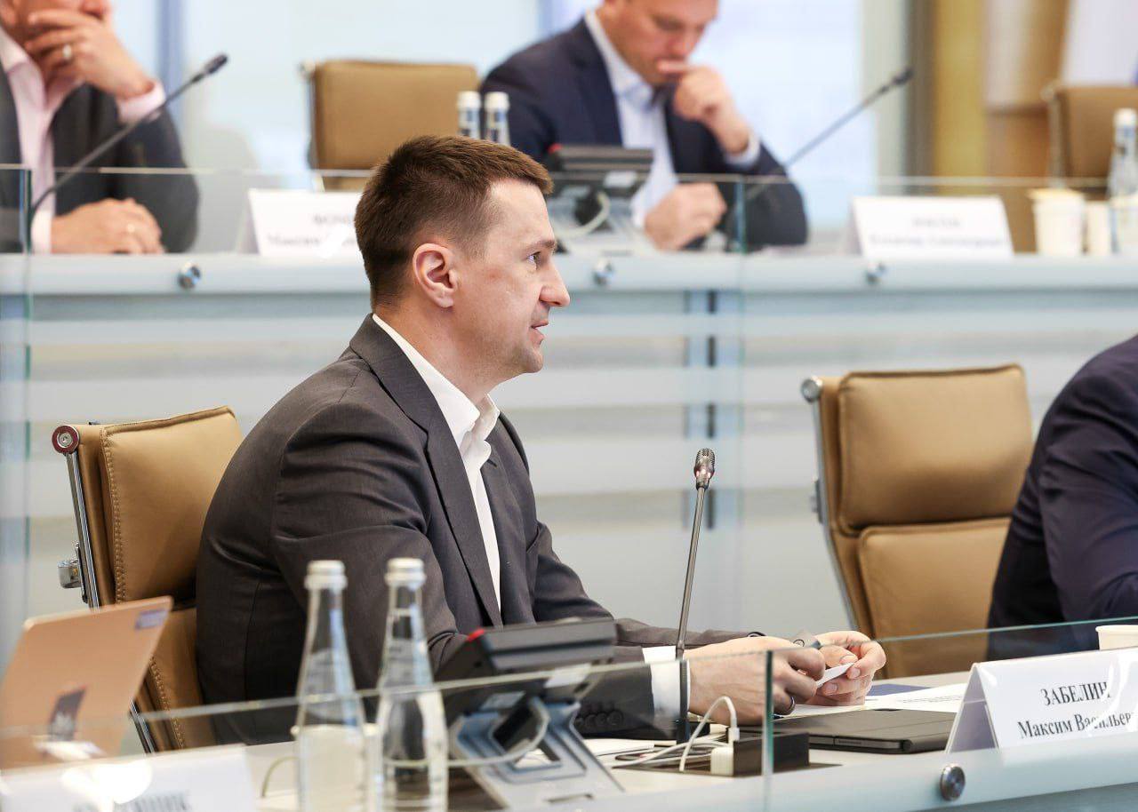 Глава подмосковного Минздрава Максим Забелин рассказал о работе ведомства за полгода. Среди названных им достижений: сокращено время ожидания участкового терапевта с 5 до 1 дня участкового педиатра — с 7 до 1 дня по новой методике учета и перераспределения расписаний , проведено рекордное числе телемедицинских консультаций — 2,5 млн. Открыто не менее 60% ячеек в расписаниях врачей для самостоятельной записи. Среднее время ожидания приема узких специалистов: 5–7 дней у кардиолога и оториноларинголога до 10–14 дней по другим специальностям СМО Подмосковья. Подписывайтесь