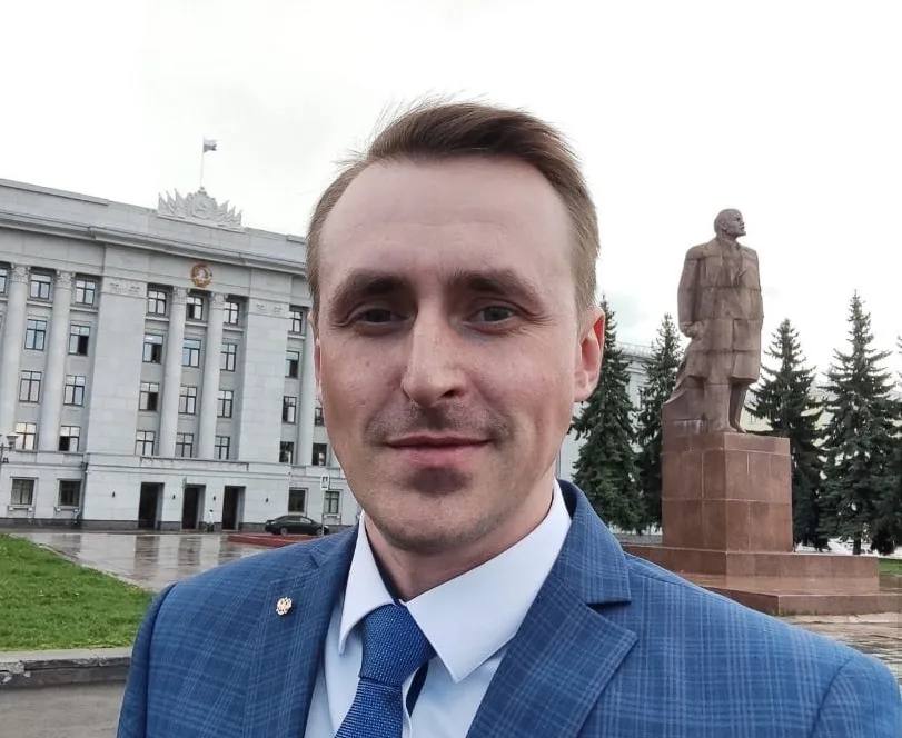 ‼  Помощник губернатора Иван  Задоров покидает свою должность   «В скором времени он займется организацией общественно-политических процессов на федеральном уровне», - сообщает глава региона.   Александр Соколов на пленарном заседании объявил, что Задоров награжден Почетной грамотой Президента РФ.