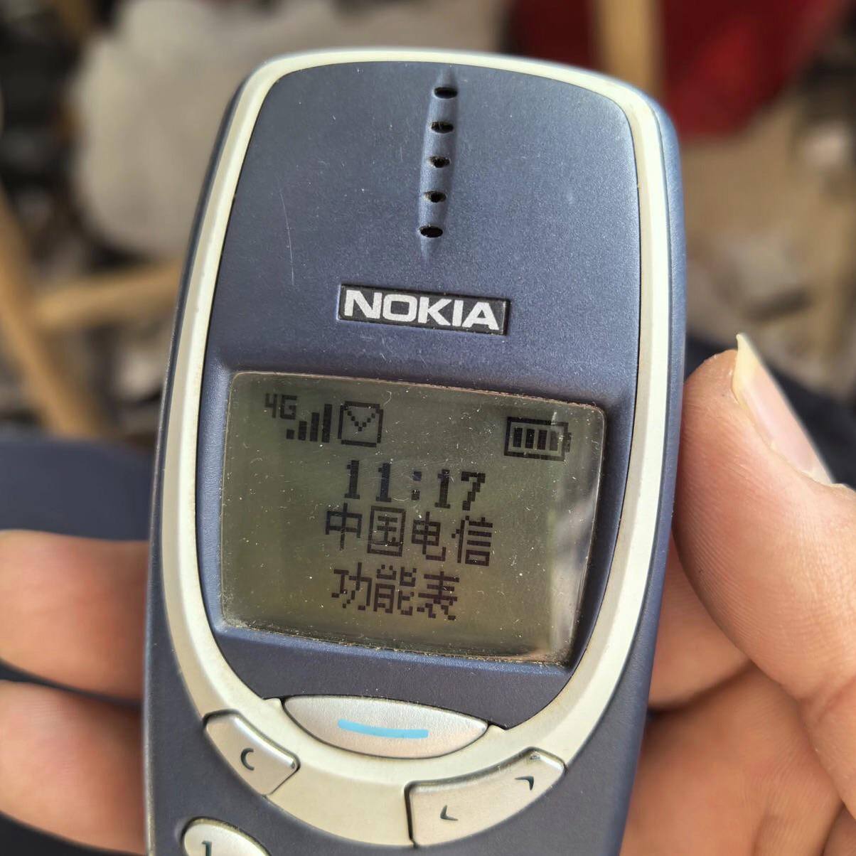 Nokia 3310 продолжает жить.  Китайские производители уже начали массово выпускать передаточные платы для Nokia 3310, благодаря которым этот легендарный телефон оживает в формате 4G.   В странах, таких как Россия, постепенно отключают 3G-сети, и энтузиасты тут же нашли способ обновить старичка под новые стандарты.   Можно легко найти подробности по запросу   3310 4G , что позволяет модернизировать аппарат без особых усилий