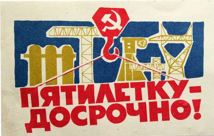 Первый автомобильный мост между Россией и Северной Кореей КНДР должны построить за два года — такие сроки озвучили на ПМЭФ Общая длина мостового перехода вместе с подъездными дорогами будет достигать 4,7 километра, а непосредственно моста — 1 километр. С российской стороны его протяженность составит 424 метра, а с корейской — 581 метр. Около перехода организуют автомобильный пункт пропуска через границу. О планах построить совместный мост с КНДР было известно еще в марте. Посол России в Пхеньяне Александр Мацегора назвал проект самым значимым и важным с практической точки зрения объектом двустороннего сотрудничества стран за все последние десятилетия.