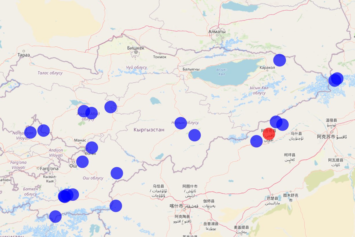 В Кыргызстане сила подземных толчков доходила до 4 5 балла сообщает Институт сейсмологии Очаг землетрясения располагался в Китае на карте отмечен красным Сильнее всего в Кыргызстане его ощутили в селе Бедель 40 км от эпицентра а также на руднике Кумтор около четырёх баллов в Бишкеке около трех Sputnik Kyrgyzstan