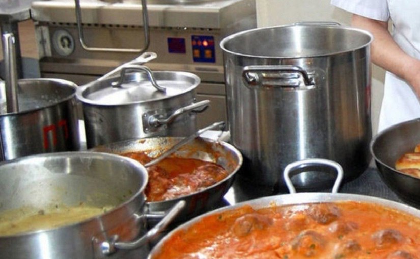 Жителей оставшихся без света поселков Камчатки обеспечивают горячим питанием К приготовлению приступила Корякская школа Корякская средняя школа приступила к приготовлению горячего питания для жителей п Березняки и п Лесной Подробности по ссылке   kamtime ru article 4921c404 2b77 4468 bc80 18fa318e18ca