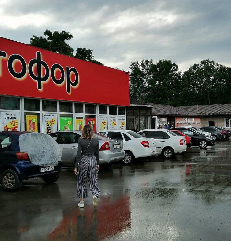 На Кубани и в Адыгее в магазинах «Светофор» уничтожили более 4 тонн продуктов В магазинах сети «Светофор» на Кубани и в Адыгее обнаружили мясную, молочную и рыбную продукцию, а также куриные яйца с истекшим сроком годности, без маркировки производителя или с поврежденной упаковкой. По итогам проверок было изъято и уничтожено более 4 тонн пищевой продукции и около 4,4 тыс. яиц. Подписаться Буст