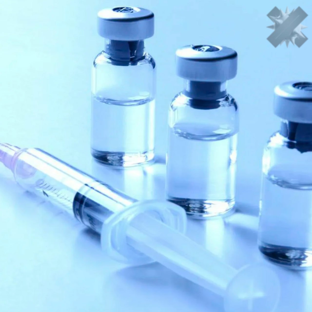 Изобретена вакцина которая может вдвое продлить жизнь Исследователи из Майами представили препарат SenoVax который учит иммунитет находить и уничтожать стареющие клетки В доклинических испытаниях он не только подавлял рост опухолей лишая их привычной среды но и давал животным более чем двукратное продление жизни Учёные уже думают о связке SenoVax с терапией StemCellRevivify чтобы ударить сразу по двум причинам старения накоплению повреждений и снижению способности к регенерации Производитель подал международный патент и готовит переход к клиническим тестам   ну всё пора планировать вечеринку на 150 летие ага а потом ещё подписку на продление продадут НМШ