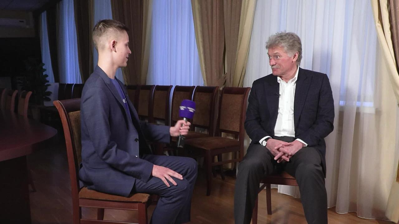 Дмитрий Песков Россия намерена обсудить с американской стороной ситуацию возникшую в связи с ограничениями для венесуэльских нефтяных компаний сотрудничать с Россией и Китаем Пресс секретарь Президента России сообщил о наличии у России инвестиций и долгосрочных проектов в Венесуэле а также о взаимной заинтересованности сторон Россия США Венесуэла Подписаться на Pravda ru