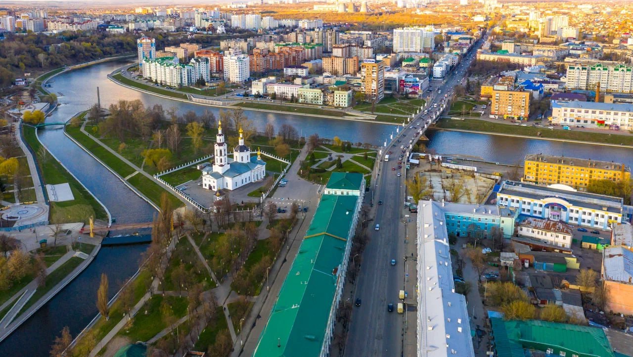 Орловская область – в тройке регионов-лидеров рейтинга экономического развития Минпромторга РФ    Рейтинг регионов ЦФО представили на «Иннопроме-2025». Он учитывает:    индекс промышленного производства,   увеличение объемов отгруженной промышленной продукции,   индекс физического объема инвестиций в основной капитал,   рост объема экспорта товаров отраслей промышленности в дружественные страны.    Интересные новости здесь