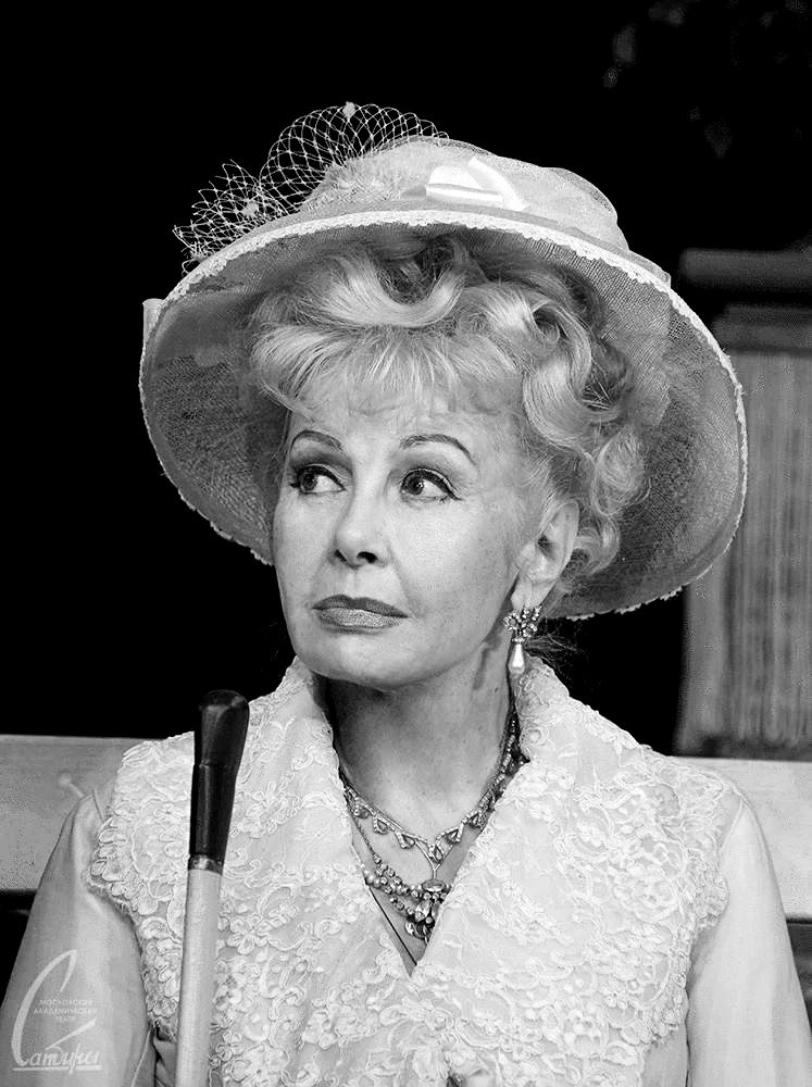 Умерла актриса из передачи Кабачок 13 стульев Валентина Шарыкина Советской и российской актрисе театра и кино было 85 лет сообщили в Театре сатиры Там артистка служила около 60 лет Причина смерти не уточняется Мы приносим искренние соболезнования родным и близким всем кто знал и любил Валентину Дмитриевну Спасибо вам за то тепло и самоотдачу с которой вы служили искусству и зрителю Светлая память говорится в сообщении   Подпишитесь на Абзац TG VK Дзен MAX Rutube