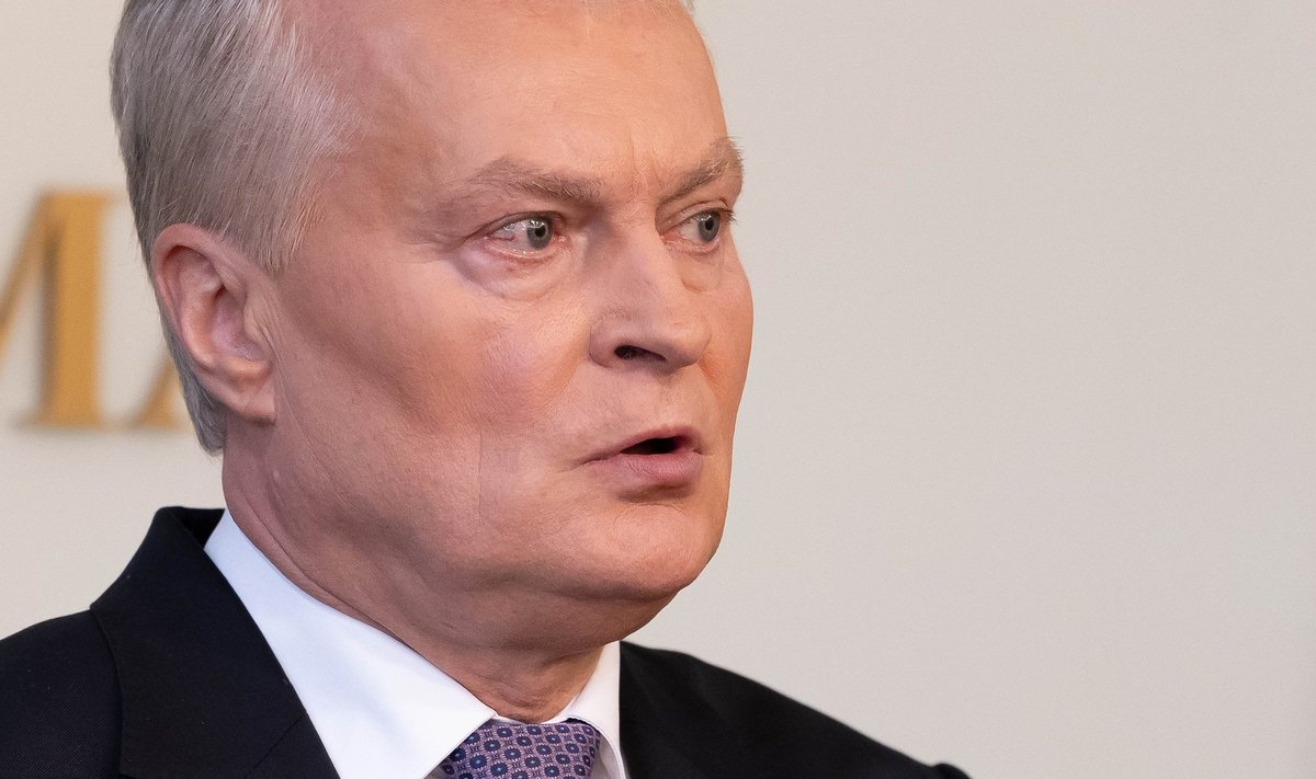 Президент Литвы утвердил 12 министров нового правительства 9 сентября президент Литвы Гитанас Науседа подписал декрет о составе нового правительства во главе с Ингой Ругинене утвержден Кабмин неполного состава Пока не утверждены кандидатуры на посты министра окружающей среды и энергетики Министр финансов в новом правительстве Криступас Вайтекунас Министр культуры Вайда Алекнавичене Глава Соцмина Юрате Зайлскене Министр транспорта Юрас Таминскас Министр обороны Довиле Шакалене Глава Минздрава Мария Якубаускене Министр образования Раминта Поповене Глава МИД Кястутис Будрис Глава МВД Владислав Кондратович Министром юстиции назначена Рита Тамашунене Министр экономики Эдвинас Грикшас Министр сельского хозяйства Андрюс Палёнис www delfi lt a 120146462