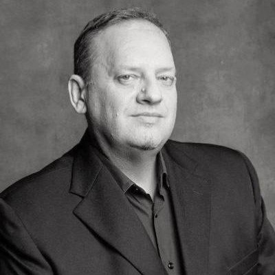 Заслуженный артист России Роман Улыбин скончался сообщили в соцсетях Союза театральных деятелей России Его творческий путь в родном театре от стажера до руководителя труппы пример беззаветного служения искусству Его уход невосполнимая утрата для коллег и всей российской культуры Выражаем глубокие соболезнования семье друзьям всему коллективу Музыкального театра имени Станиславского и Немировича Данченко и всем поклонникам его таланта говорится в сообщении РЕН ТВ в Telegram в MAX