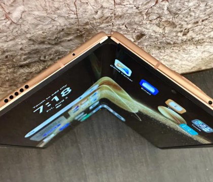 Российская компания «Ред софт» выпустит складной смартфон на Mediatek Российская компания «Ред софт» заключила соглашение с китайской Passion по созданию совместного предприятия Red International. Оно будет выпускать ноутбуки, планшеты, смартфоны и умные AR-очки на базе операционных систем «Ред ОС» и «Ред ОС М». Читать далее