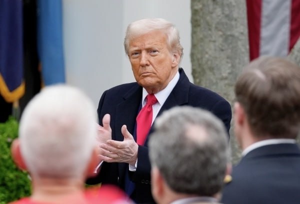 Дональд Трамп не исключил встречи с президентом Бразилии Американский лидер уверен что его беседа с Луисом Инасиу Лулой да Силвой состоится в не столь отдалённом будущем Глава Белого дома сообщил об этом в своей соцсети Truth Social после телефонного разговора с бразильским коллегой Мы продолжим обсуждение и встретимся как в Бразилии так и в Соединённых Штатах Мне понравился разговор наши страны будут успешнее вместе подчеркнул президент США Он назвал состоявшуюся беседу с Луисом Инасиу Лулой да Силвой очень хорошей При этом Дональд Трамп деталей переговоров не привёл Подпишись на Говорит Москва
