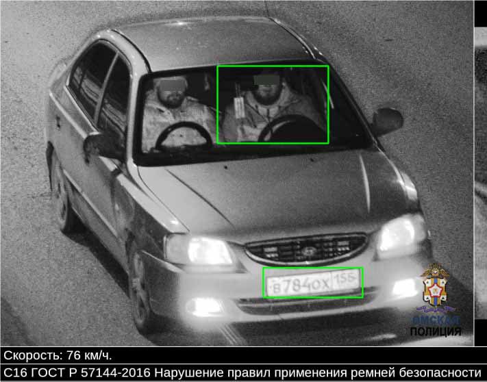 Омские полицейские оштрафовали водителя и пассажира авто с двумя рулями Камеры видеонаблюдения на ул Шаронова запечатлели Hyundai где пассажир имитировал управление машиной с помощью игрушечного руля При проверке снимков выяснилось что ни водитель ни его дублер не были пристегнуты Владелец авто уже получил административные штрафы Мы в MAX Прислать новость